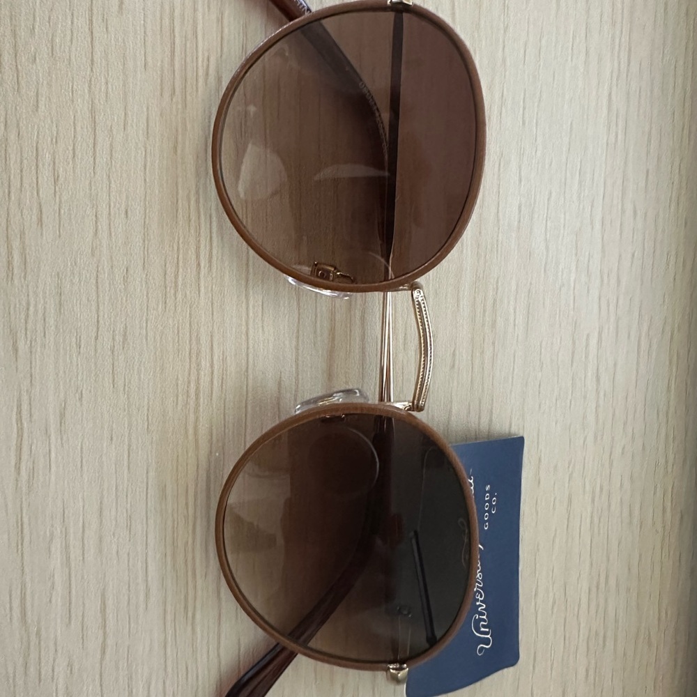 Universal Thread Women’s Round Brown Sunglasses
